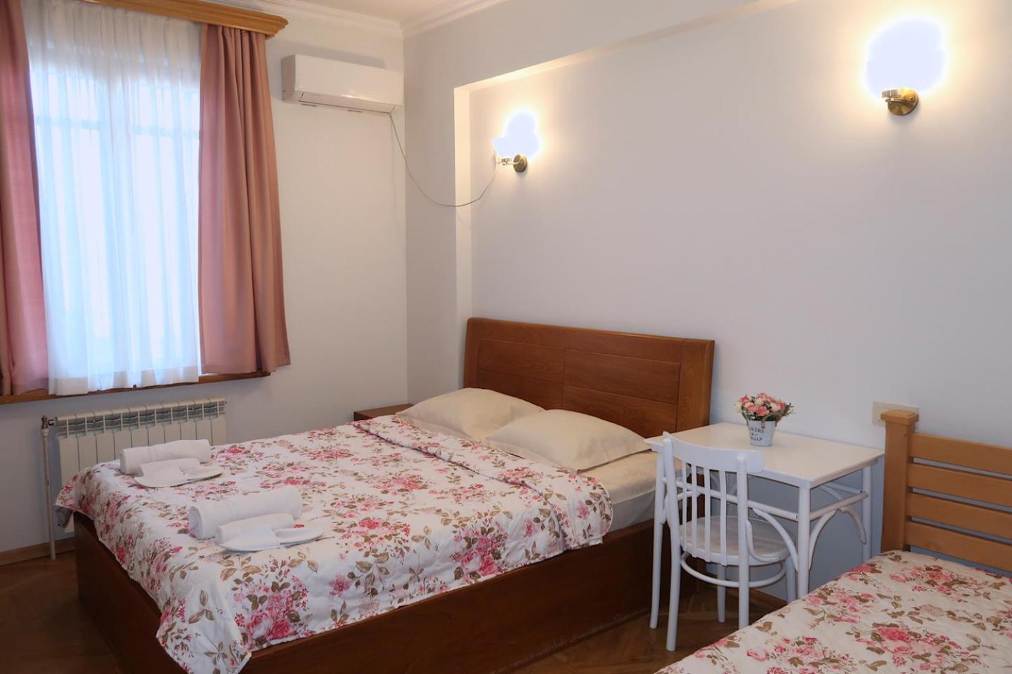 Guest House Merci Tbilisi Eksteriør bilde